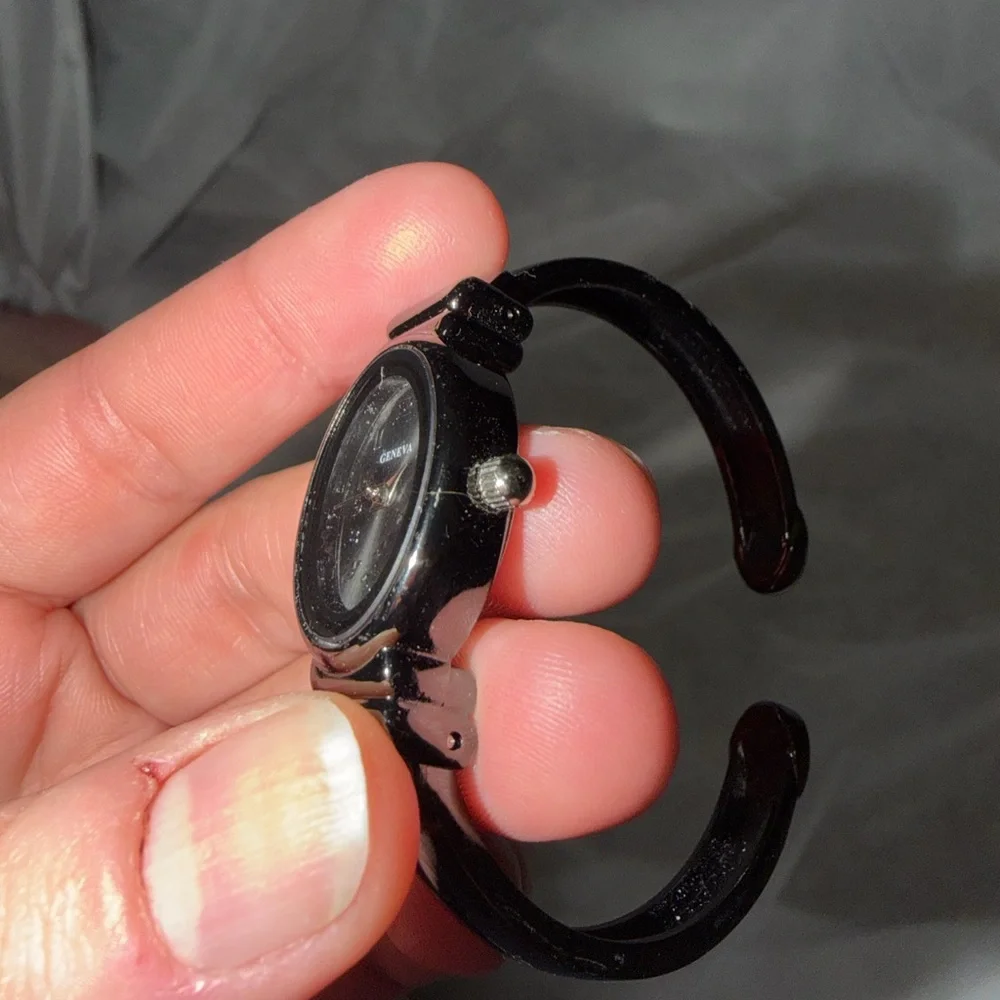Geneva Black Oval Smartwatch blackish gray‎ works water resistant